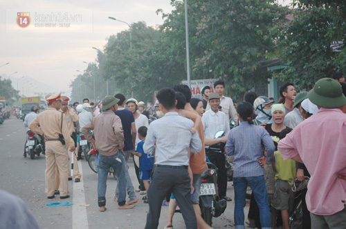 Hà Nội: Ô tô “điên” đâm xe máy, 3 người tử vong 3