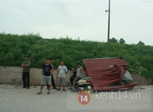Hà Nội: Lốc xoáy phá tan hàng chục ngôi nhà 1