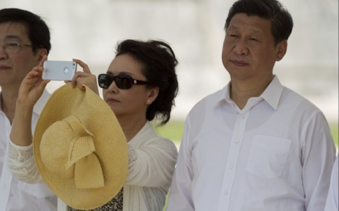Tranh cãi chuyện đệ nhất phu nhân Trung Quốc dùng iPhone 1