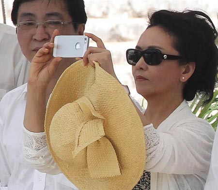 Tranh cãi chuyện đệ nhất phu nhân Trung Quốc dùng iPhone 2