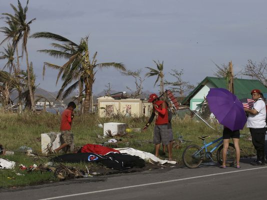 Số người Philippines chết do si&ecirc;u b&atilde;o Haiyan tăng l&ecirc;n hơn 5.000 người 1
