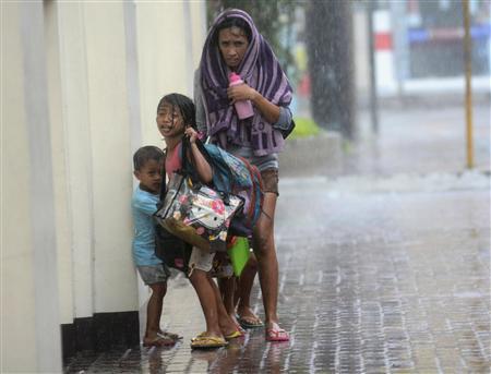 Ít nhất 100 người đã thiệt mạng trong siêu bão Haiyan 2