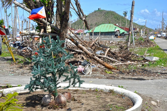 Chùm ảnh xót xa người dân Philippines đón Giáng sinh sau siêu bão Haiyan 8