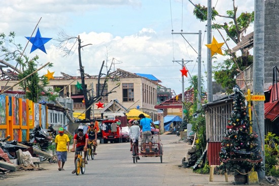 Chùm ảnh xót xa người dân Philippines đón Giáng sinh sau siêu bão Haiyan 9