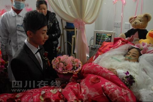 Đám cưới xúc động của cô gái mắc bệnh ung thư giai đoạn cuối trong bệnh viện 2