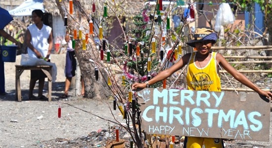 Chùm ảnh xót xa người dân Philippines đón Giáng sinh sau siêu bão Haiyan 2