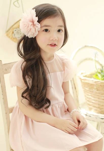 Cô bé có vẻ đẹp thiên thần gây "sốt" mạng xã hội Hàn Quốc 1