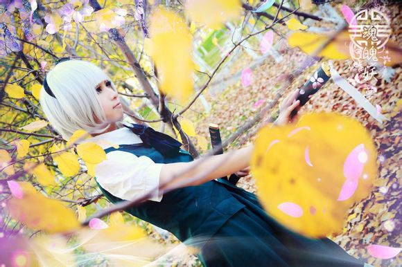 Ngỡ ng&agrave;ng với vẻ "xinh đẹp" của ch&agrave;ng trai cosplay  8