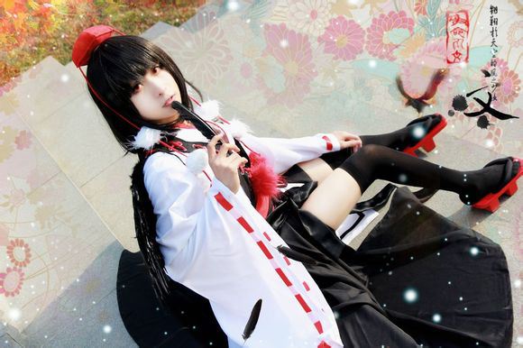 Ngỡ ngàng với vẻ "xinh đẹp" của chàng trai cosplay  2