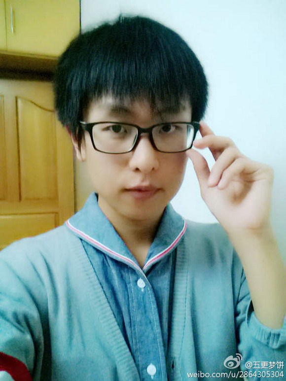 Ngỡ ng&agrave;ng với vẻ "xinh đẹp" của ch&agrave;ng trai cosplay  18