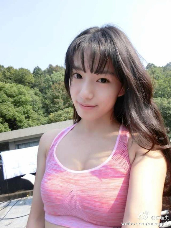 Cô gái xinh đẹp mê tập thể dục gây sốt cộng đồng mạng Trung Quốc 1
