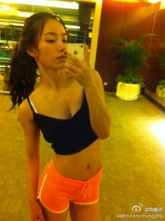 Cô gái xinh đẹp mê tập thể dục gây sốt cộng đồng mạng Trung Quốc 15