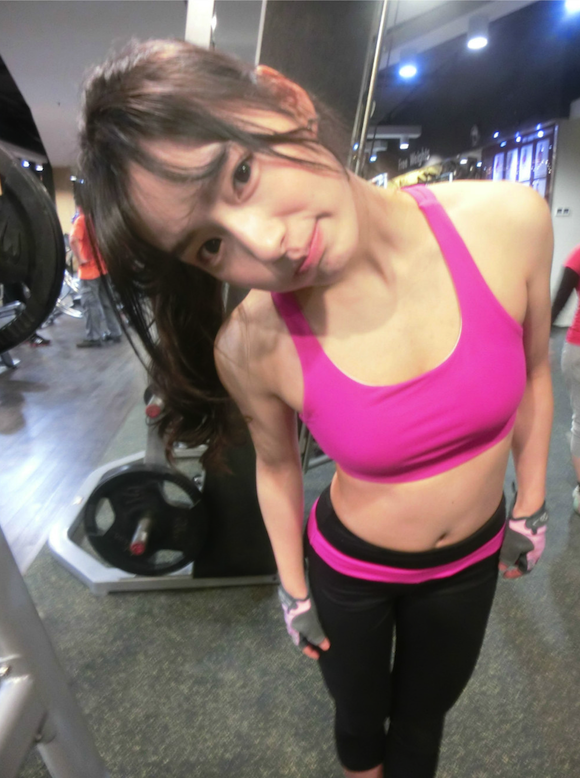 Cô gái xinh đẹp mê tập thể dục gây sốt cộng đồng mạng Trung Quốc 30