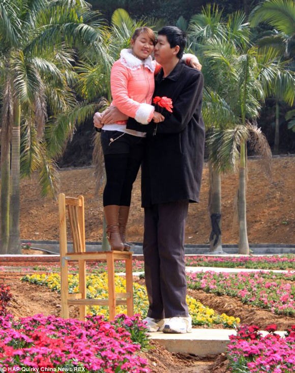 Tình yêu của cặp đôi đũa lệch chàng 2,2m và nàng 1,5m ở Trung Quốc 6