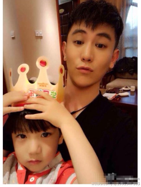 Cặp cha con đẹp trai nhất Trung Quốc gây sốt 9
