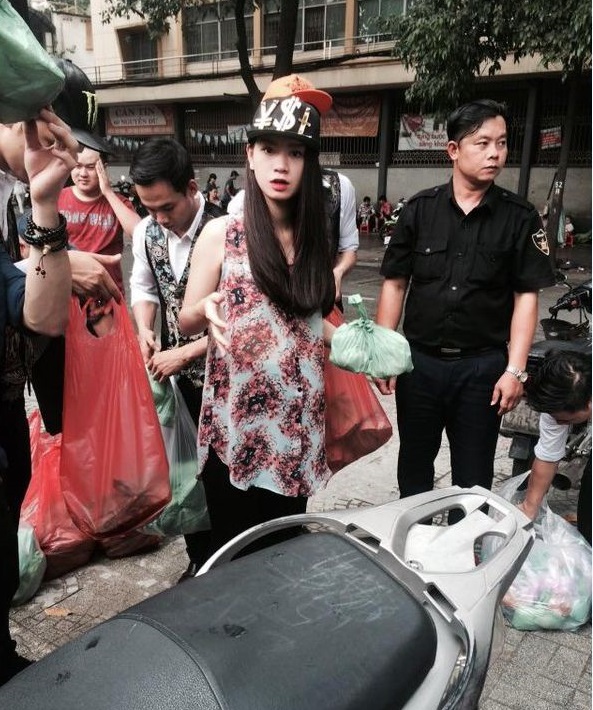 Sao nữ Việt và khoảnh khắc khệ nệ bụng bầu giữa đời thường 19