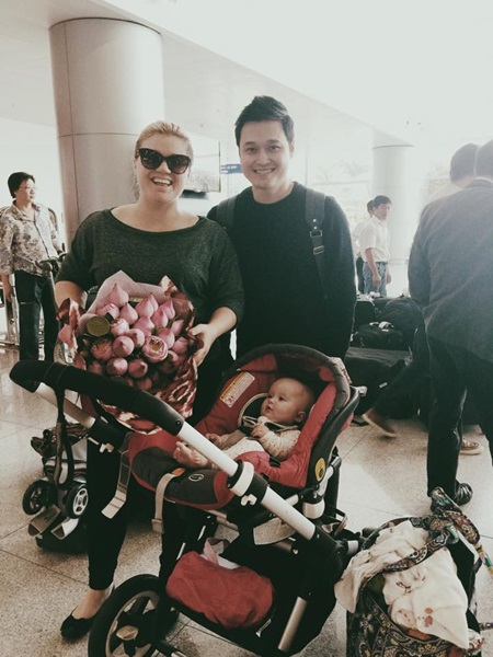 Kelly Clarkson mang theo con gái vừa chào đời đến Việt Nam  10