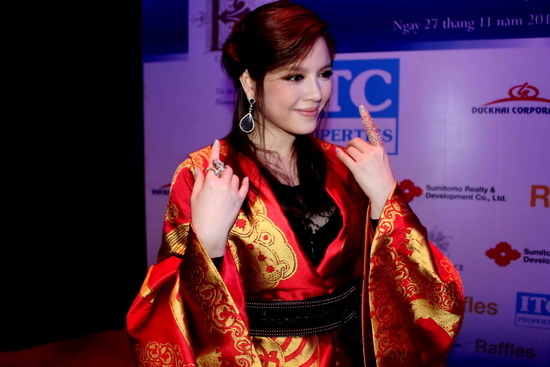 Ai là bà hoàng, ông hoàng "khoe của" số 1 của showbiz Việt? 17