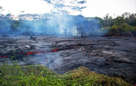 Núi lửa phun trào, người dân trên đảo Hawaii phải sơ tán 3