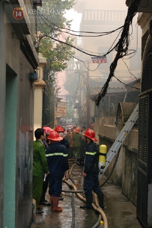 Hà Nội: Cháy lớn làm đổ sập nhà 5 tầng ở đường Âu Cơ  26