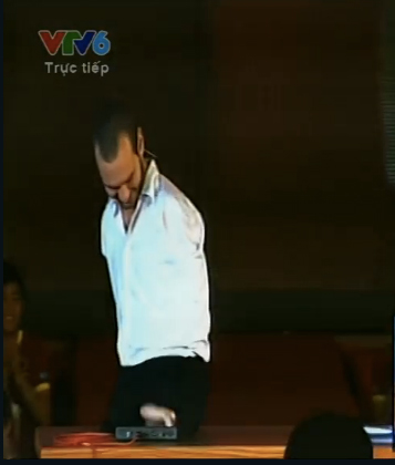 Bé gái có cơ thể giống Nick Vujicic cùng mẹ lên sân khấu 18