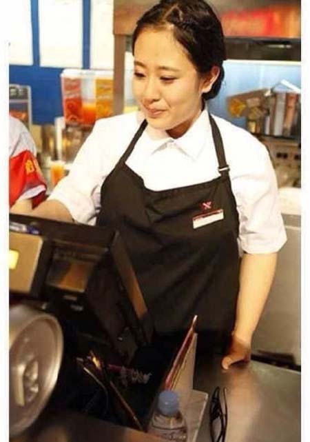 Cư d&acirc;n mạng x&ocirc;n xao với "C&ocirc; n&agrave;ng b&eacute;o xinh đẹp nhất Trung Quốc" 5