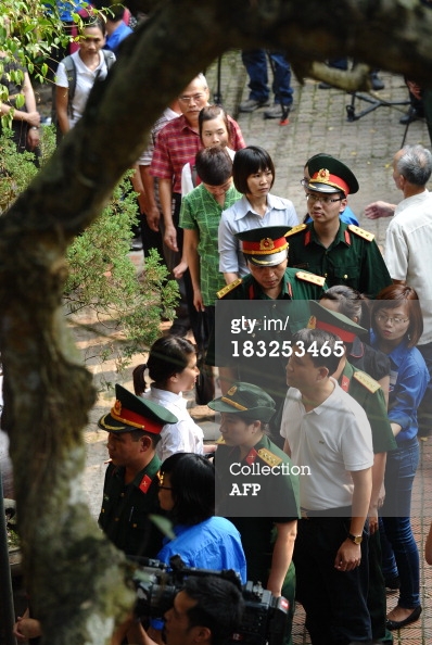 Nước mắt tiếc thương Đại tướng Võ Nguyên Giáp dưới ống kính của AFP  8