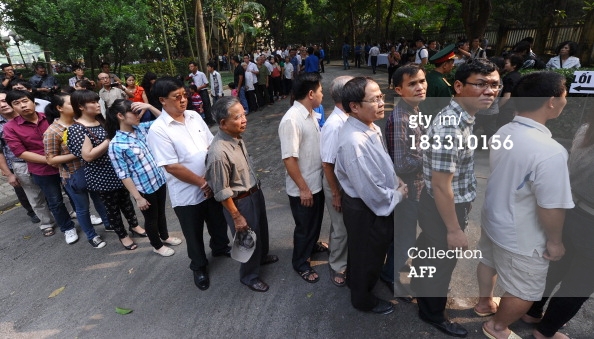 Nước mắt tiếc thương Đại tướng Võ Nguyên Giáp dưới ống kính của AFP  16