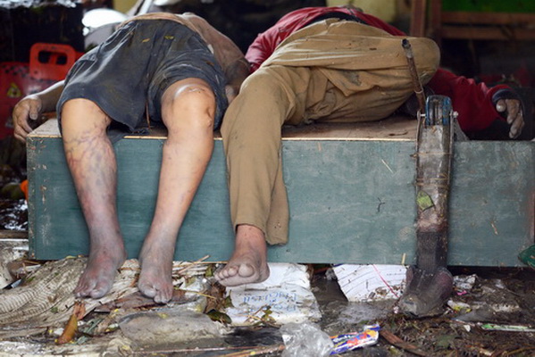 Chùm ảnh: Những thi thể nằm la liệt gây ám ảnh trong siêu bão Haiyan  3