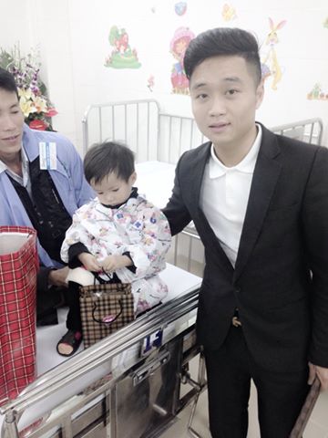Chàng trai "anh không đòi quà phiên bản 2": Bố vợ còn hẹn tôi ra đánh nhau 1 Chàng trai "anh không đòi quà phiên bản 2": Bố vợ còn hẹn tôi ra đánh nhau 1