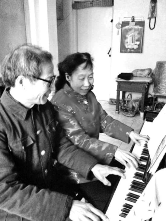 Người chồng 16 năm nhặt phế liệu mua piano cho vợ 1