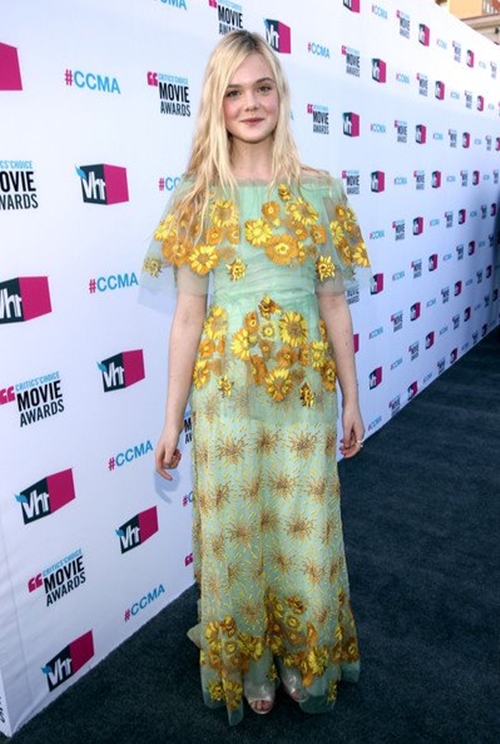 Tăm tia xtyle cực duyên dáng của em gái Dakota Fanning 11