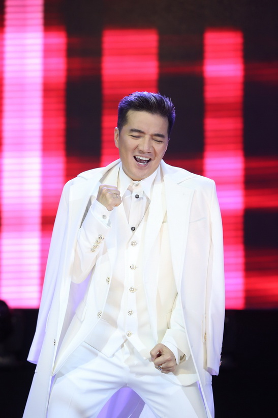 Mr. Đàm tung MV quay cùng fan từ Nam chí Bắc 8