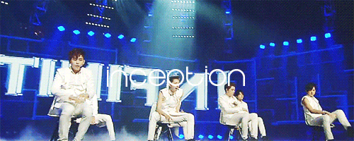 Sao Kpop thi nhau vác ghế lên sân khấu 7