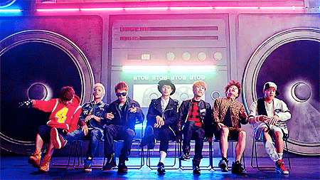 Sao Kpop thi nhau vác ghế lên sân khấu 2