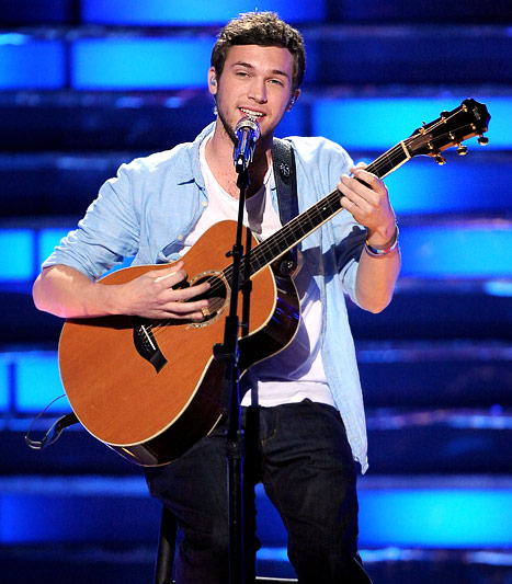 Qu&aacute;n qu&acirc;n đ&acirc;m đơn kiện đ&ograve;i hủy hợp đồng American Idol 1