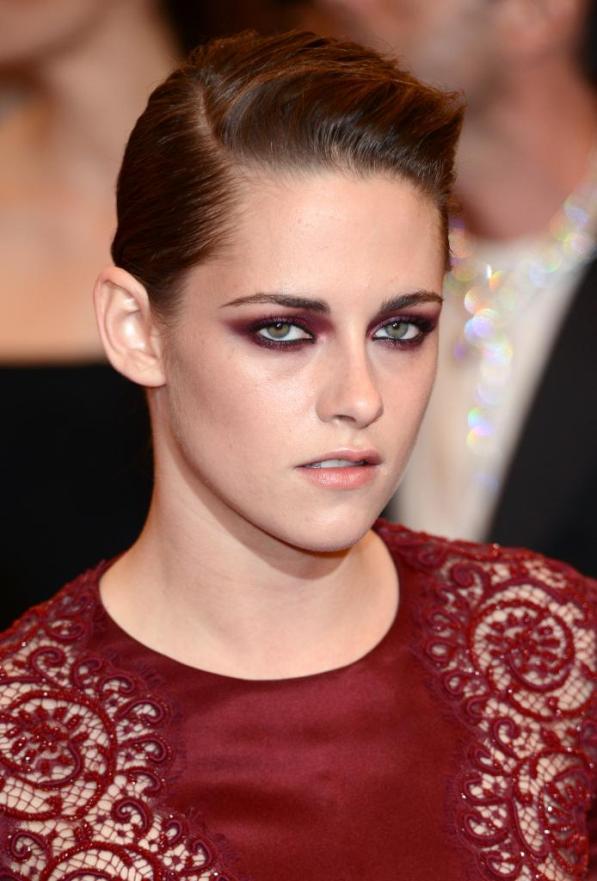 Kristen Stewart "tòng quân" sau khi chia tay Robert 1