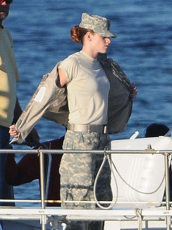 Kristen Stewart giập môi vì "đi lính" 10