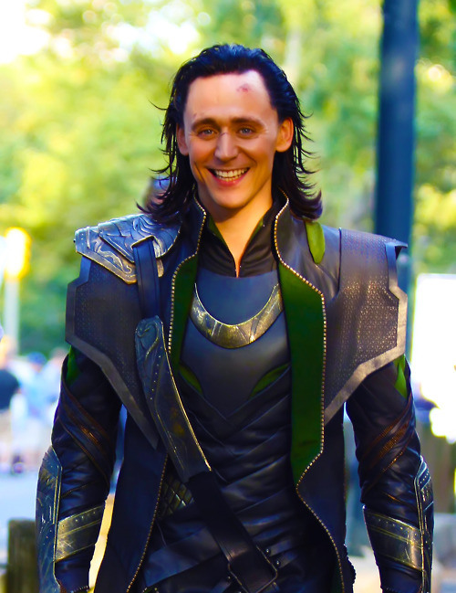 20.000 fan ký tên đòi Loki solo một mình một phim 1