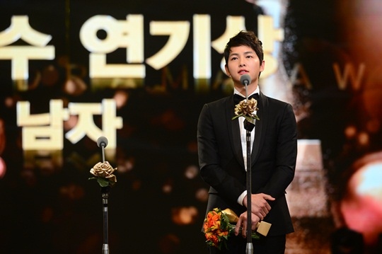 Sao Hàn nặng duyên với giải thưởng truyền hình 3