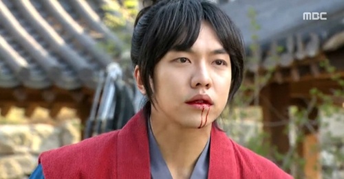 Lee Seung Gi lỡ tay chạm ngực Suzy 2