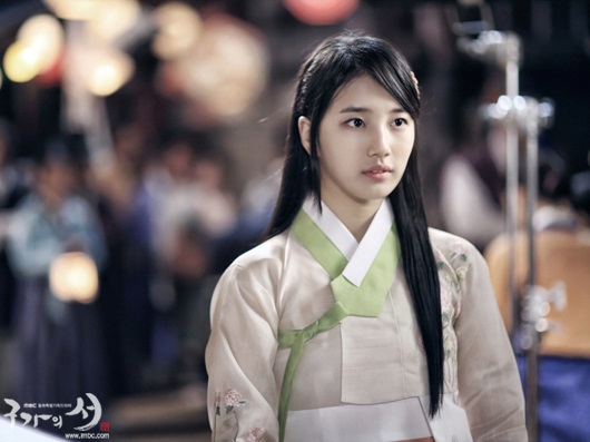 "Nữ hiệp" Suzy thẹn thùng diện hanbok 6