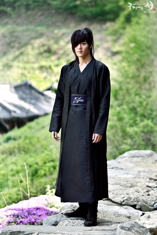 Thần thú "Gu Family Book" không thể ăn vì móng tay quá dài 2