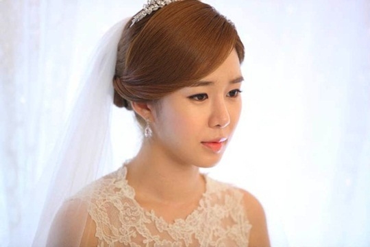 Yoo In Na xinh đẹp dịu dàng trong tà váy cưới 1