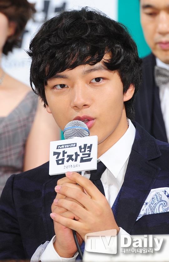 Sao nh&iacute; Yeo Jin Goo bị ch&ecirc; h&ocirc;n k&eacute;m 5
