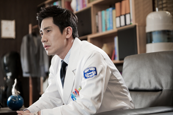 15 bác sĩ điển trai trong phim Hàn khiến fan nữ "ngất ngây" 6