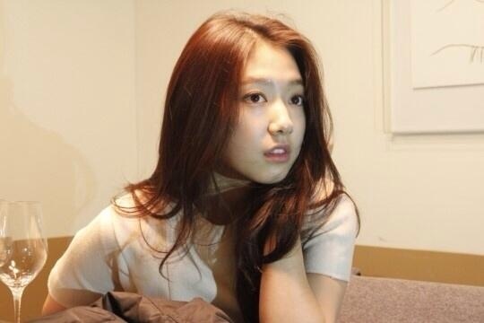 Park Shin Hye hoảng sợ vì Lee Min Ho hôn quá nồng nhiệt 2