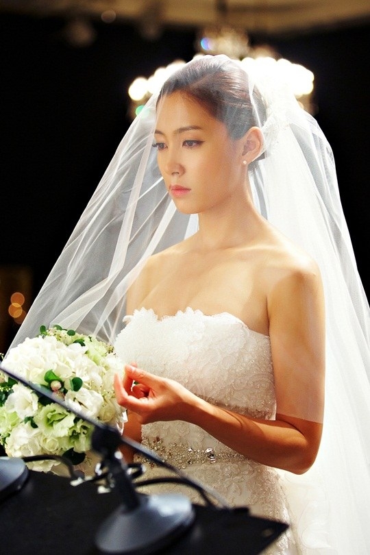 Ngắm nhan sắc rực rỡ của các cô dâu màn ảnh Hàn cuối 2013 12