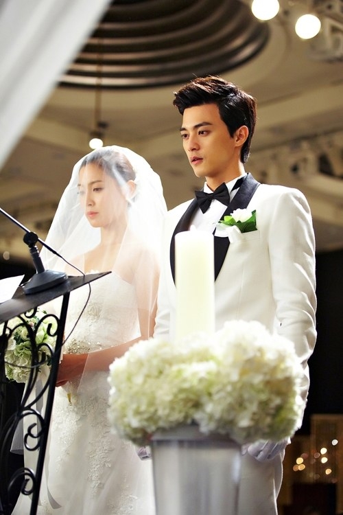 Ngắm nhan sắc rực rỡ của các cô dâu màn ảnh Hàn cuối 2013 13