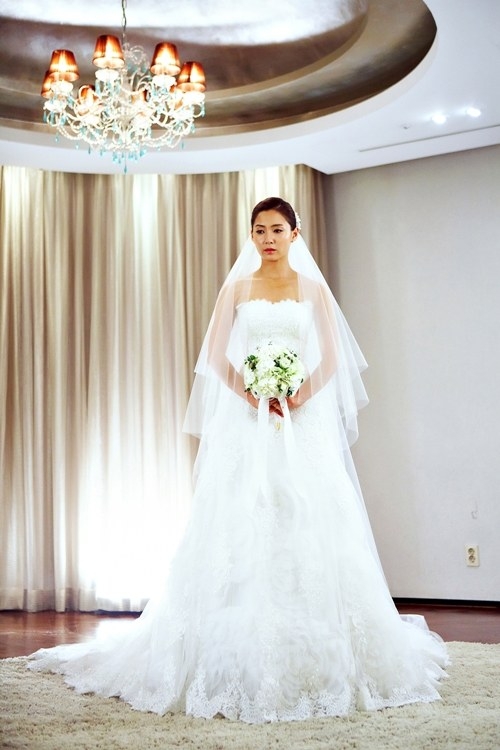 Ngắm nhan sắc rực rỡ của các cô dâu màn ảnh Hàn cuối 2013 10